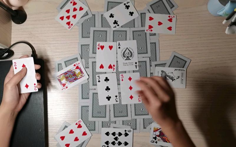 扑克怎么玩小游戏（扑克牌玩游戏怎么玩）-图1