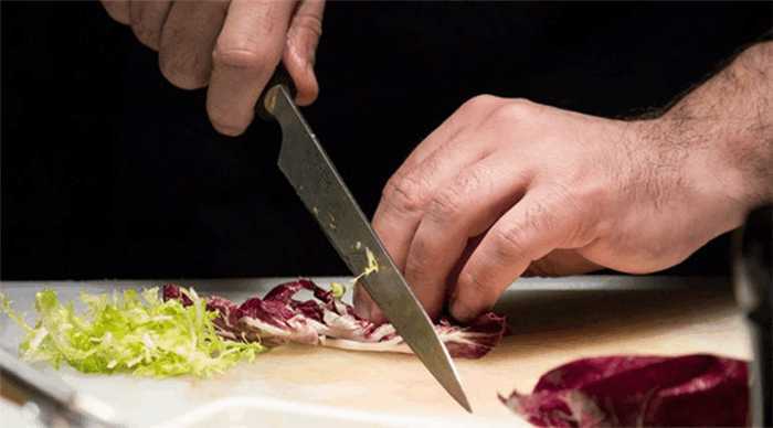 厨师怎么玩刀（厨师用刀的标准手法）-图3