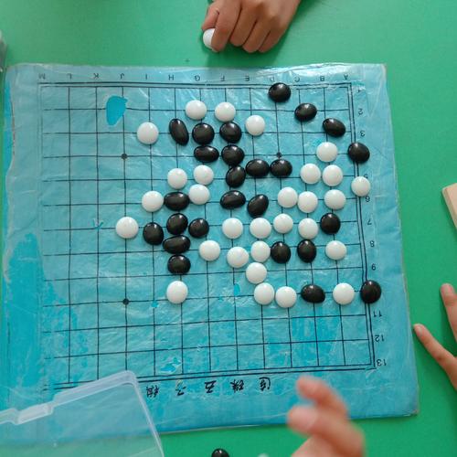 小孩子五子棋怎么玩（小孩五子棋的好处）