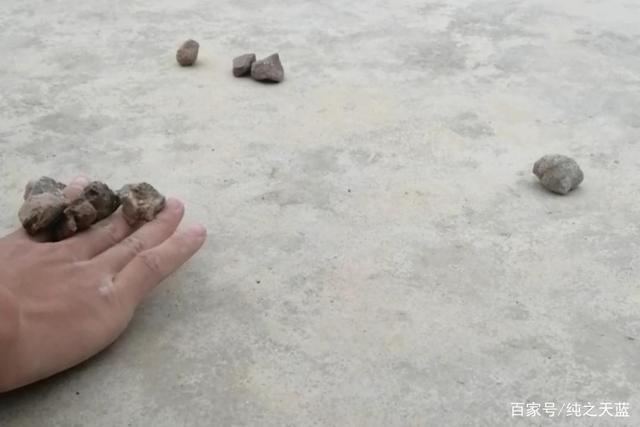 扔石子游戏怎么玩（扔石子游戏视频）