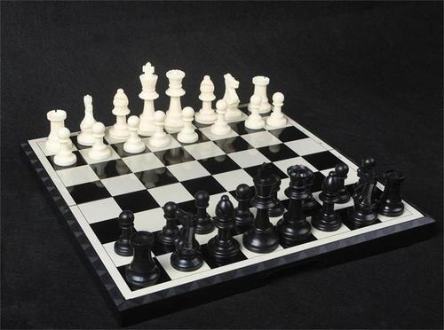 国际象棋黑白各多少子（国际象棋黑白各多少个）-图1